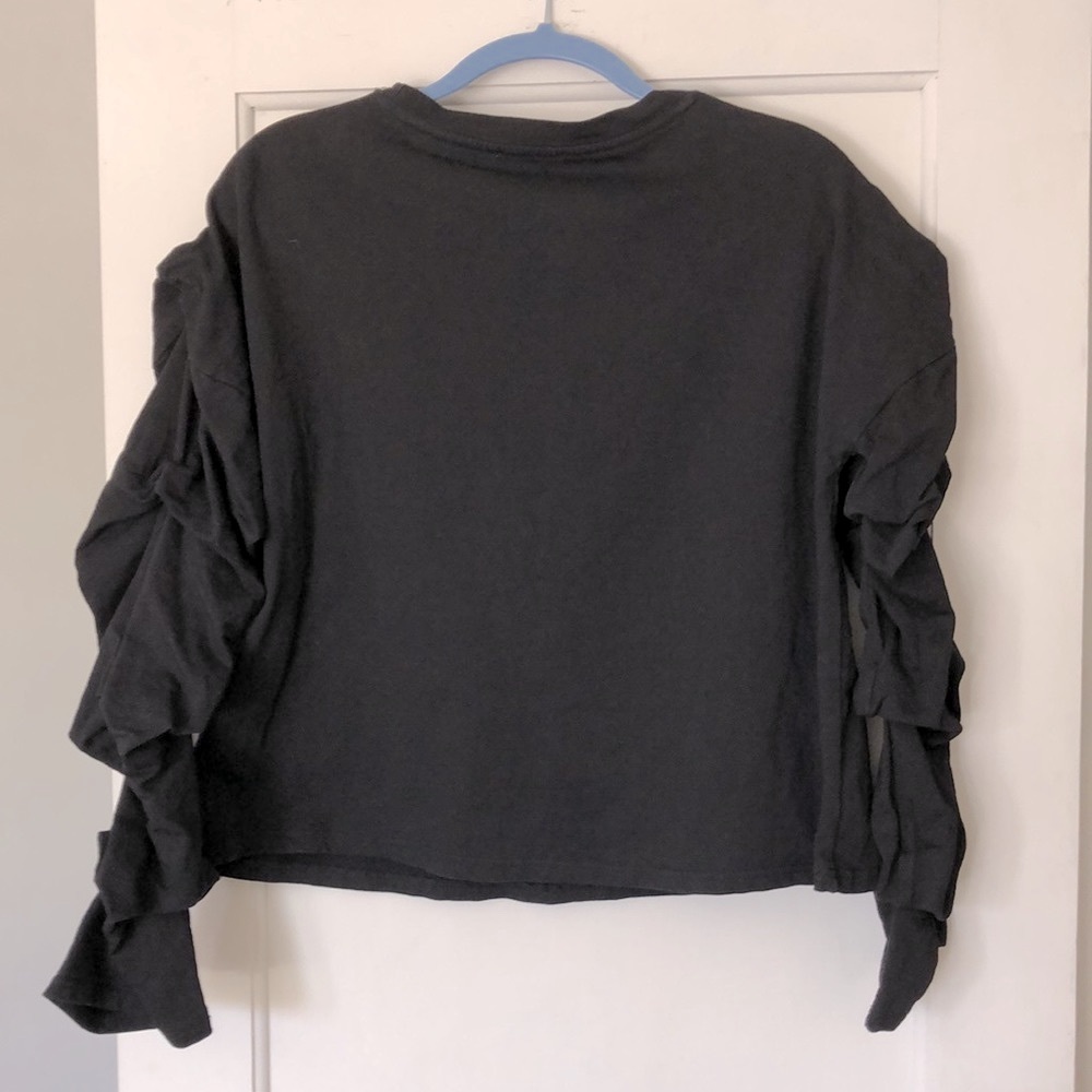 V Ery J long sleeve 💯 % Cotton women’s black top. Ruched sleeves.Versatile.NWOT